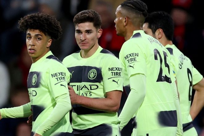  哈兰德戴帽破纪录，曼城狂胜伯恩茅斯  